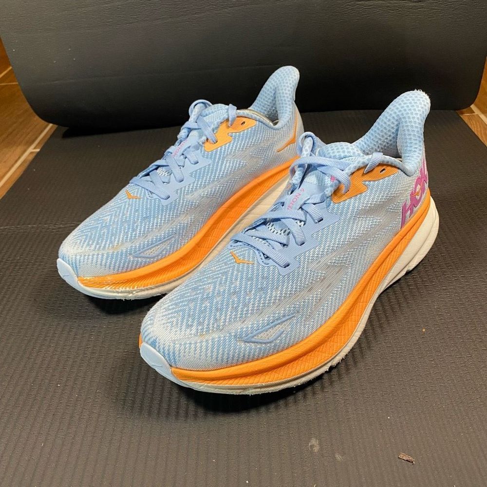 HOKA ONE ONE CLIFTON 9 - Women’s Running Shoes - SIZE 9B